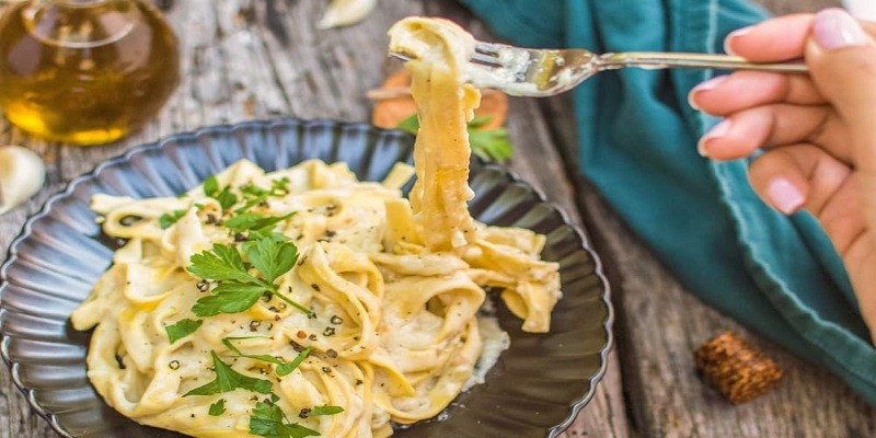 Can I Eat Fettuccine Alfredo While Pregnant