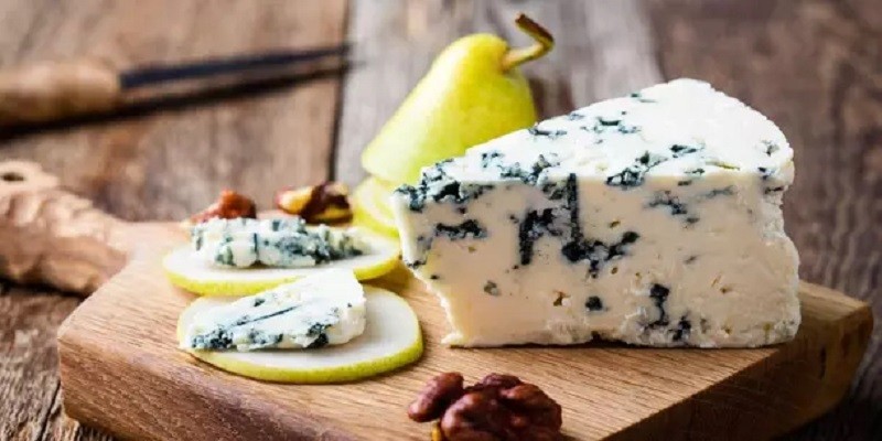 Can You Eat Blue Cheese Dressing While Pregnant
