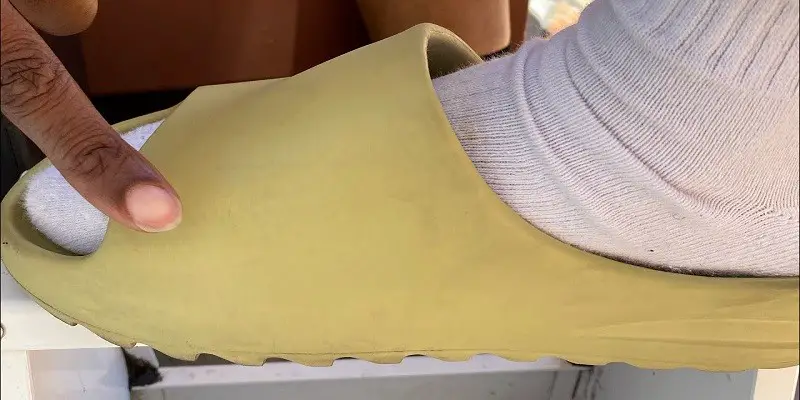 How To Clean Yeezy Slides