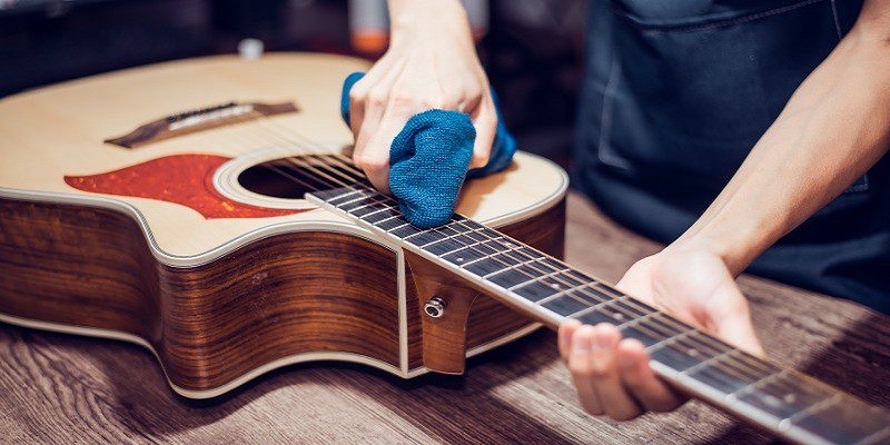 How To Clean Guitar Strings