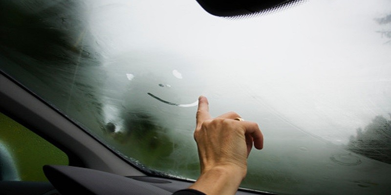 How To Remove Fog From A Car Windshield