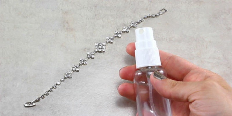 How To Clean White Gold