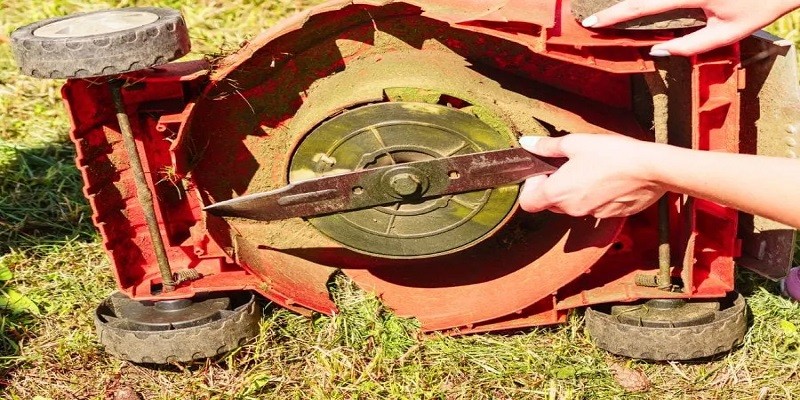 Are Lawn Mower Blades Reverse Thread