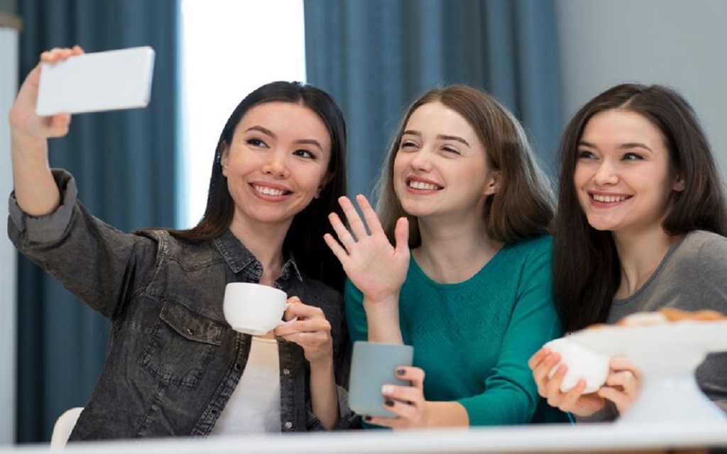 Social Media Girls Forum: Empowerment, Support & Community