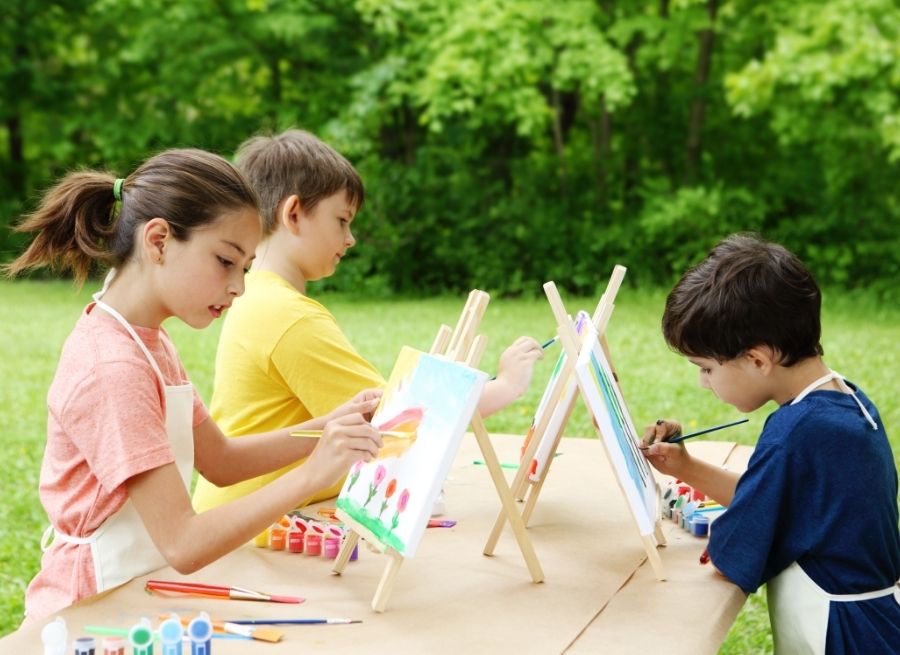 best travel activities to keep kids busy