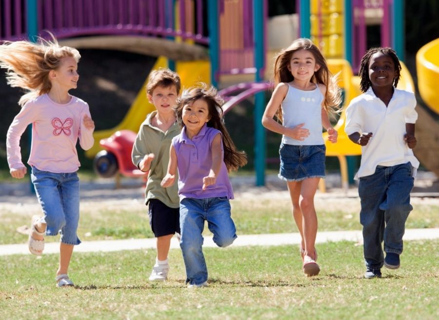 best travel activities to keep kids busy